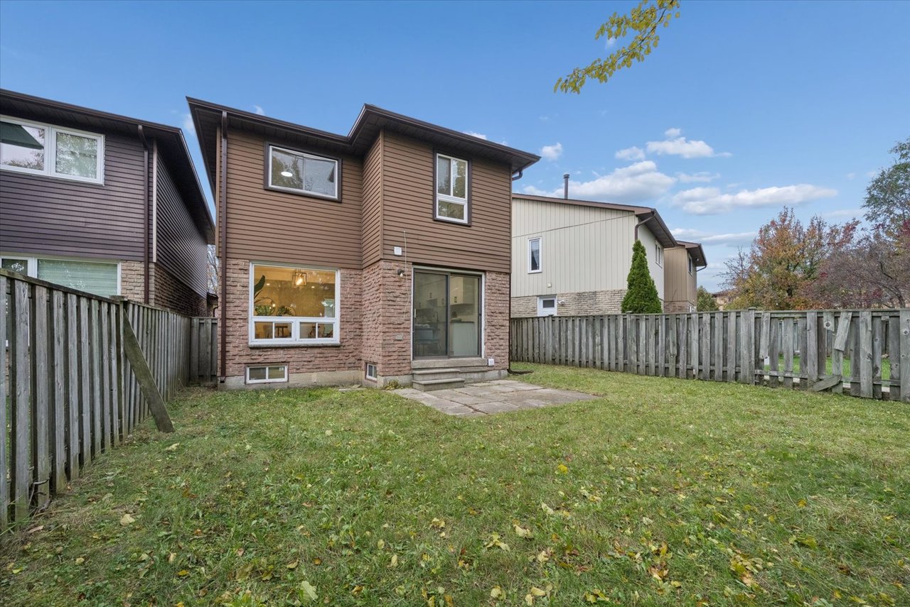 62 Pepperell Cres