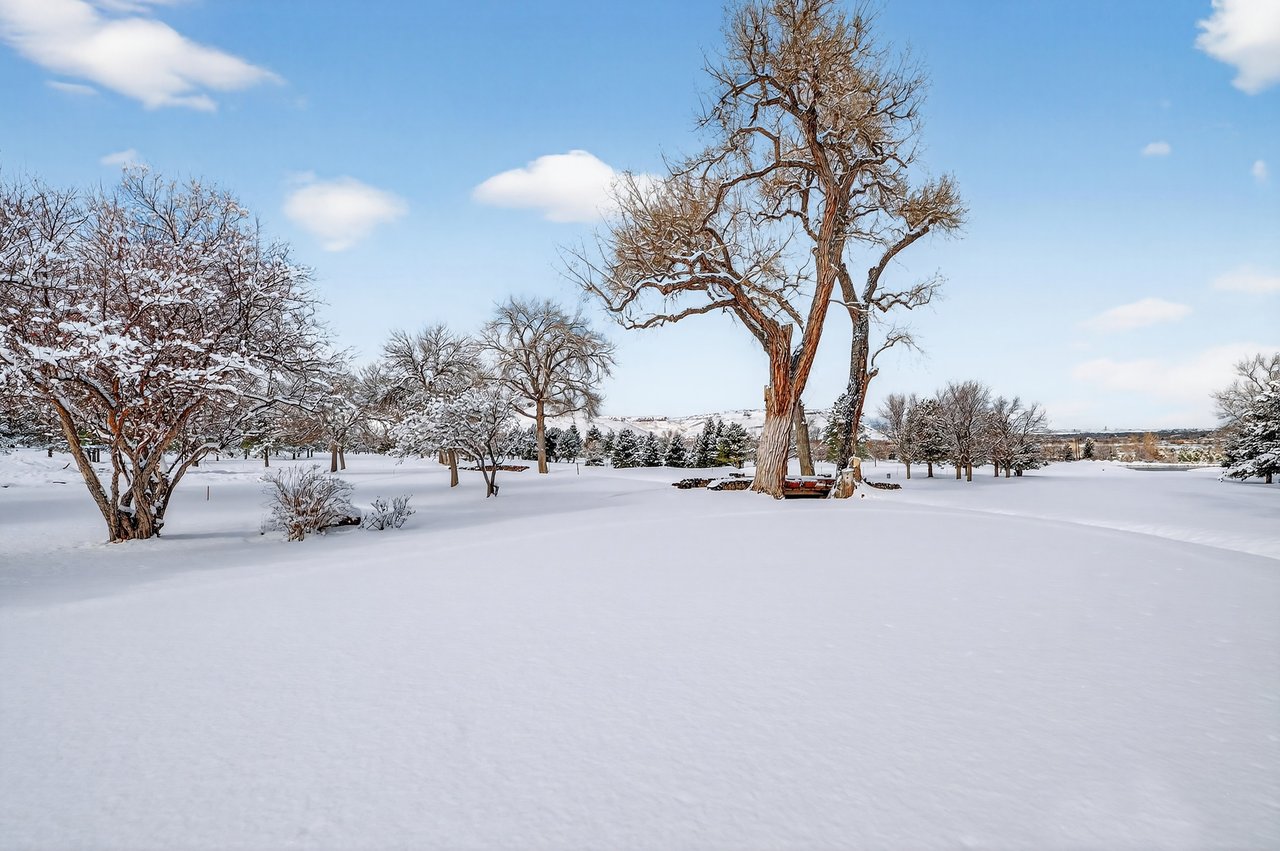 Stunning Home On The Rolling Hills Golf Course