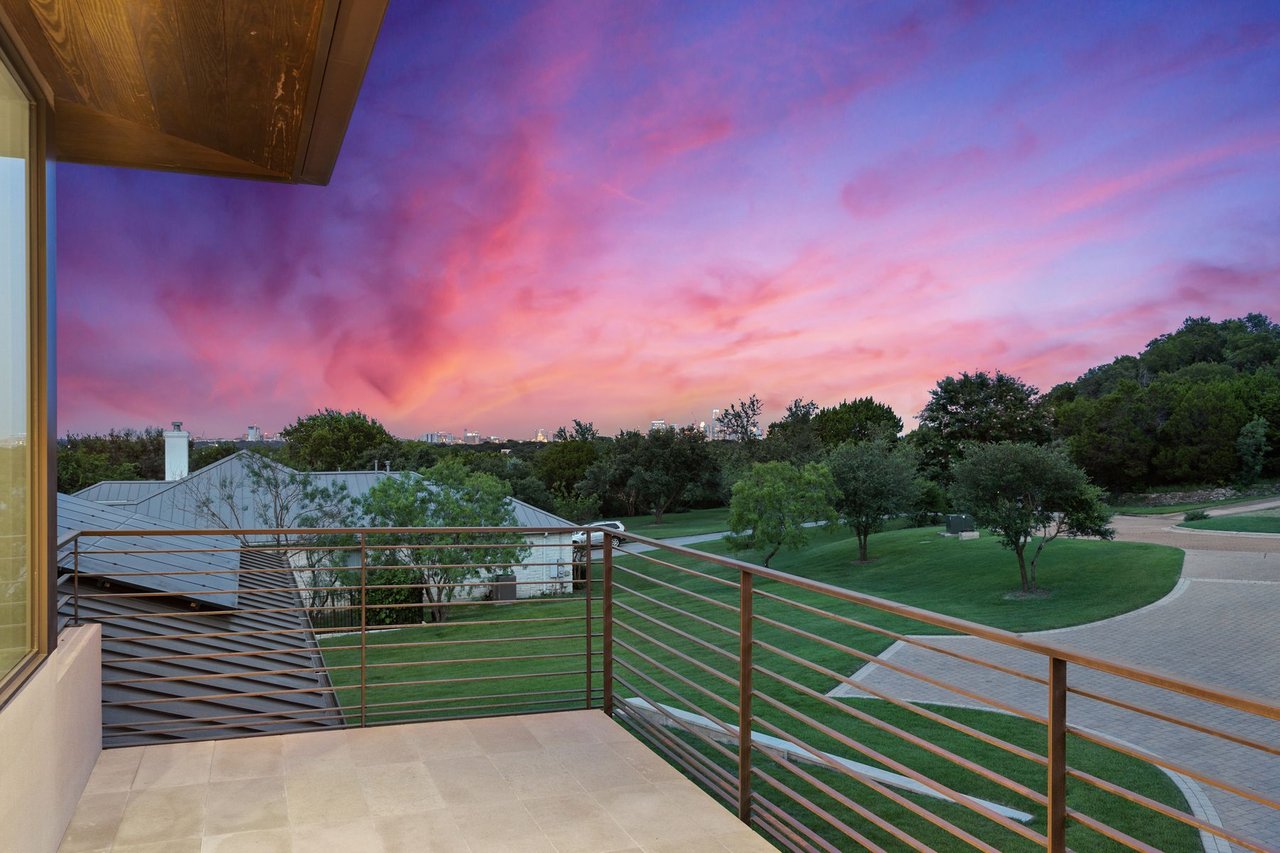 Las Lomas Contemporary