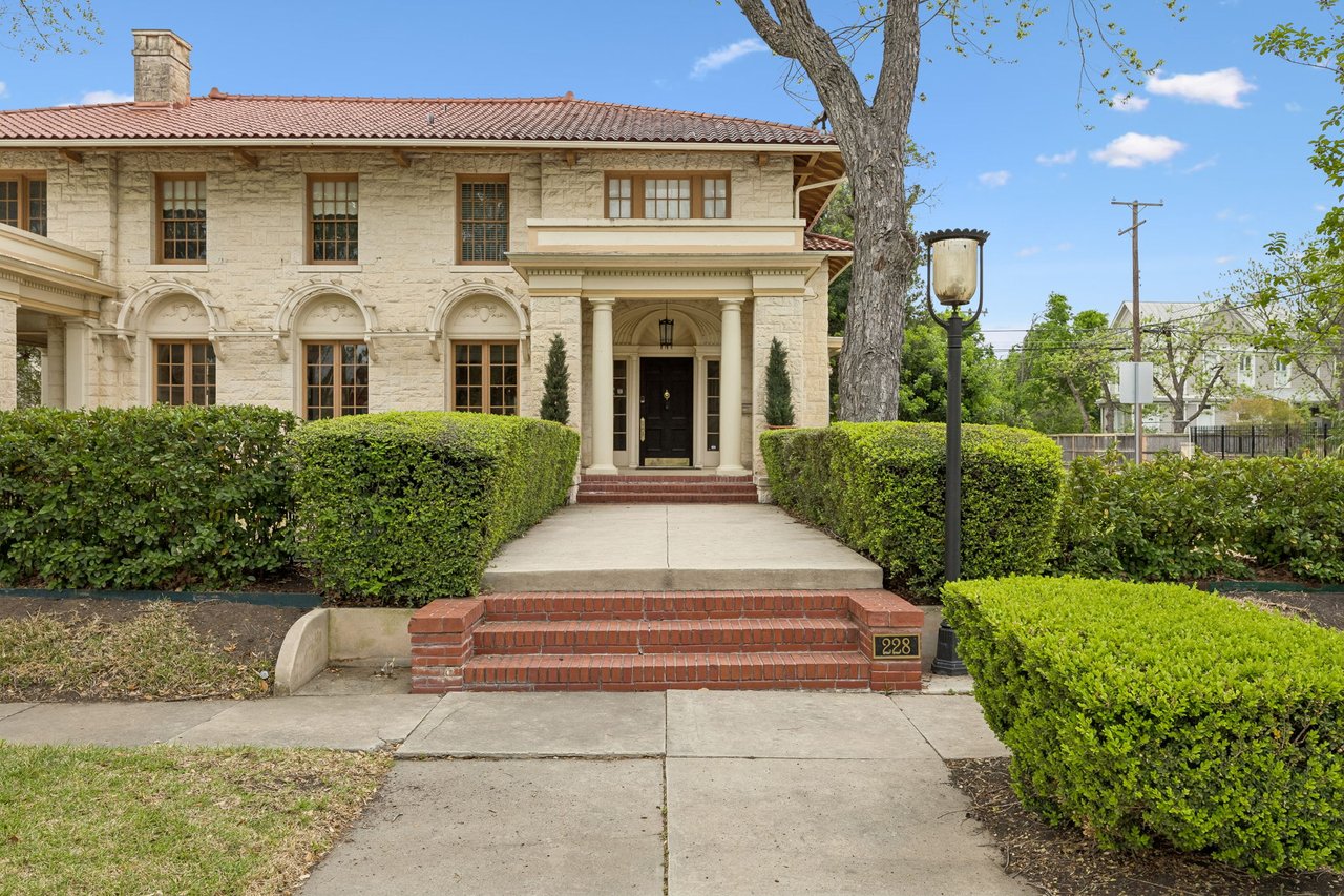 Monte Vista:  San Antonio, TX. 78212