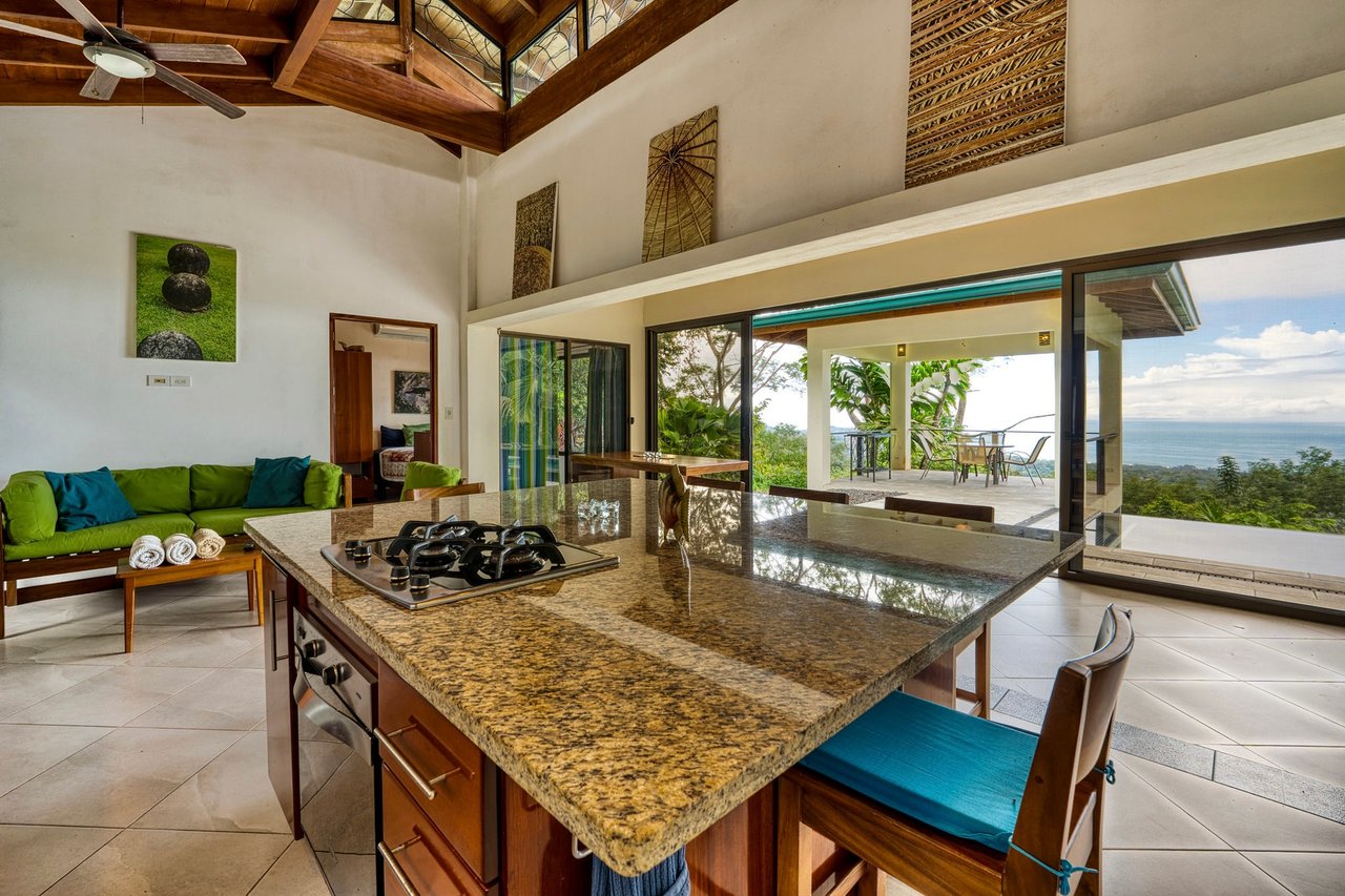 WONDROUS WHALE’S TAIL OCEAN VIEW HOME ABOVE UVITA