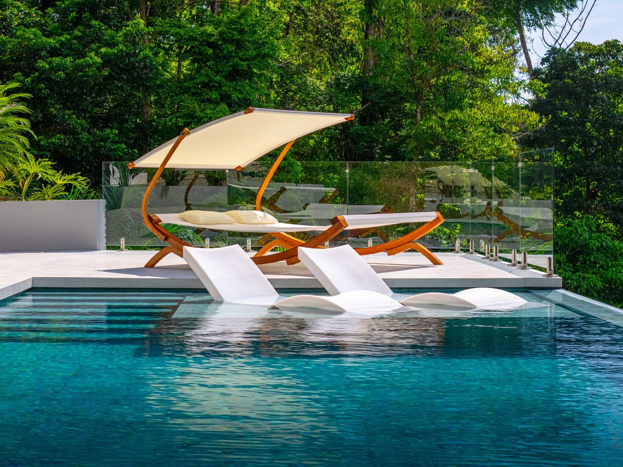 Luxury 4-Bed Home with Ocean & Jungle Views in Ojochal