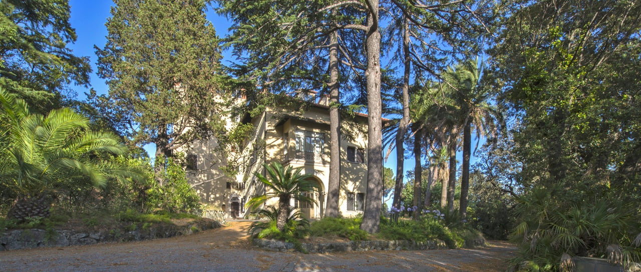 Luxury Seafront Villa in Liguria