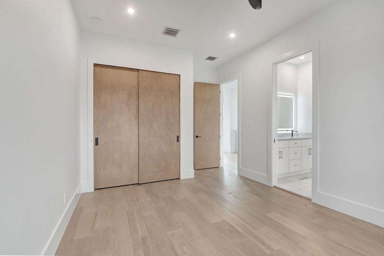 17 NW 16th St