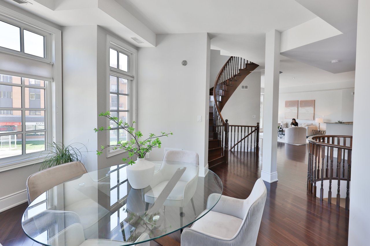 8-120 Bronte Road, Oakville 