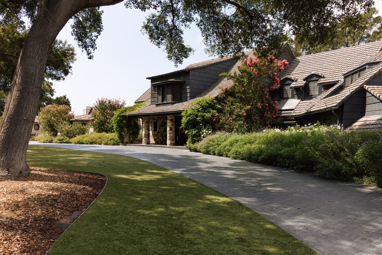 3100 Mandeville Canyon Rd