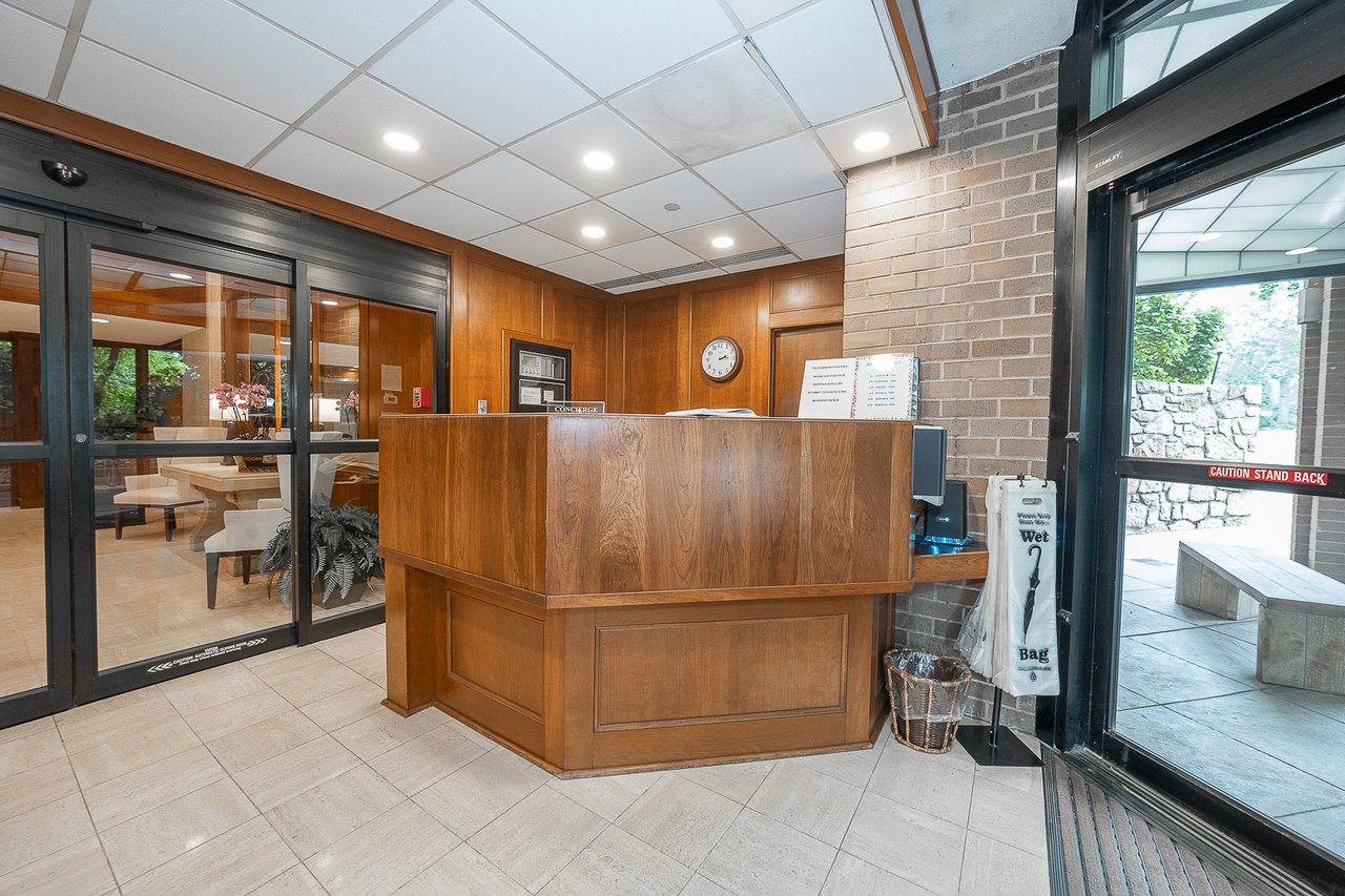Price Improvement!!! Fab 3 bed 2.5 bath Main Line Condo
