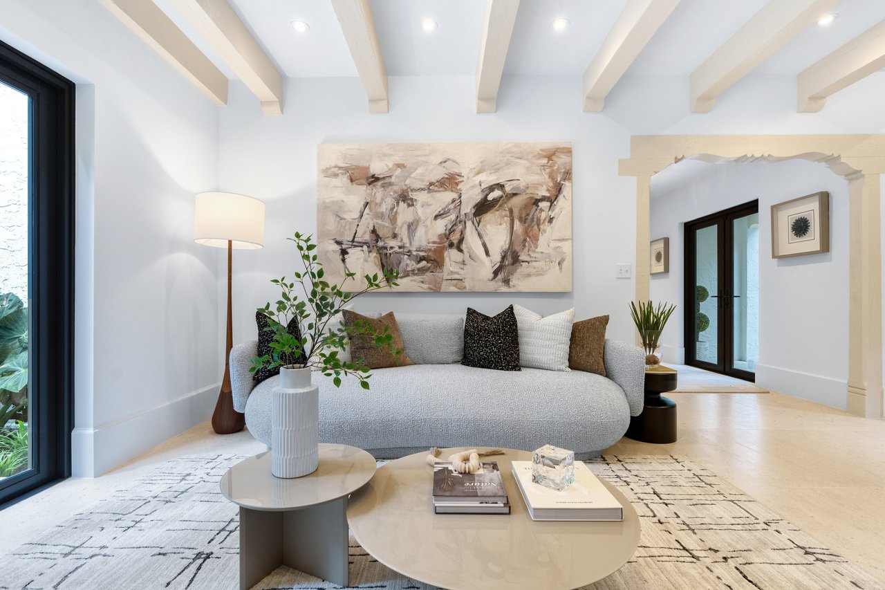 3700 Hibiscus Street "Casa Mamey"