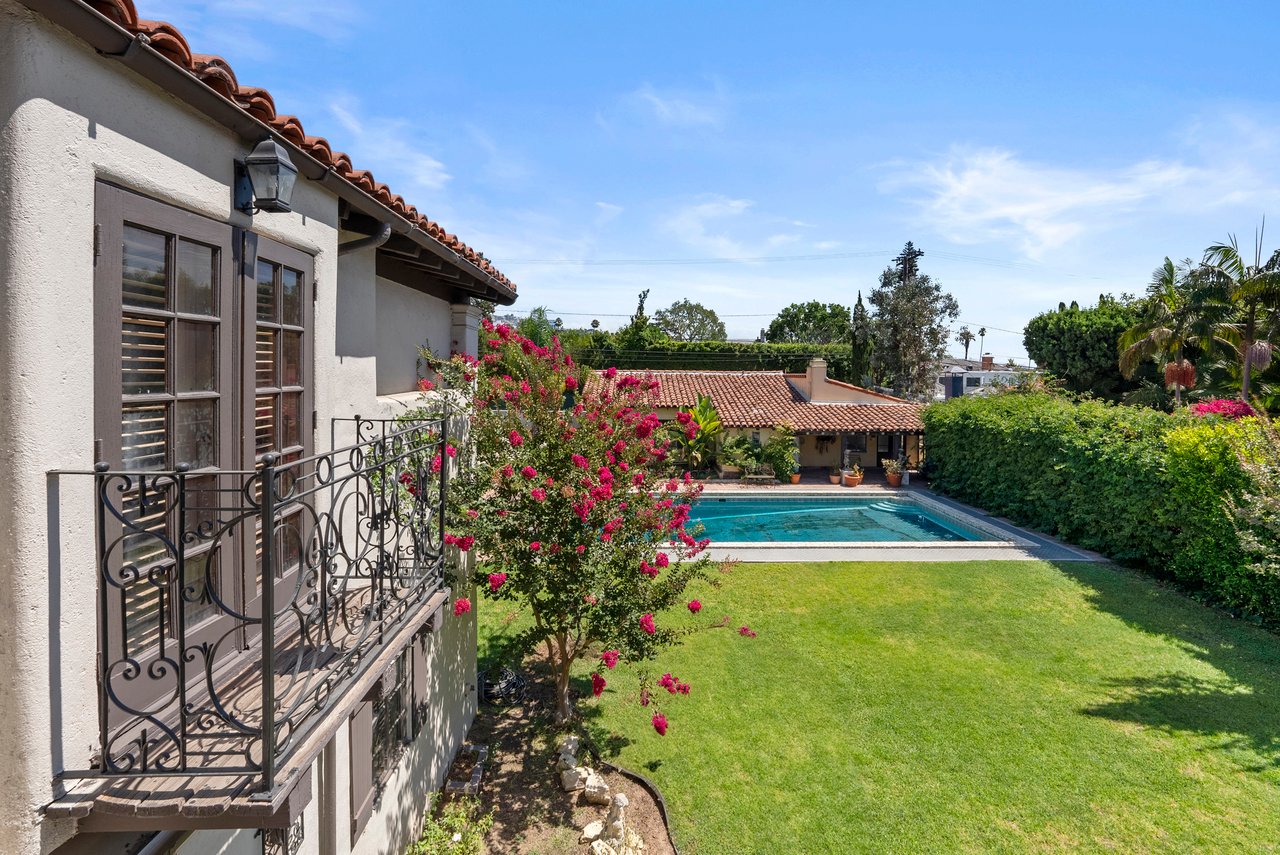 706 N Maple Dr, Beverly Hills