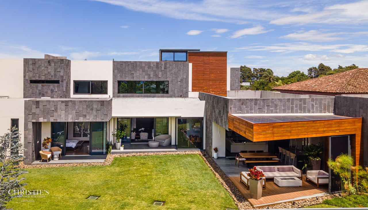 Modern Elegance with Panoramic Views – Exclusive Las Gemas Residence