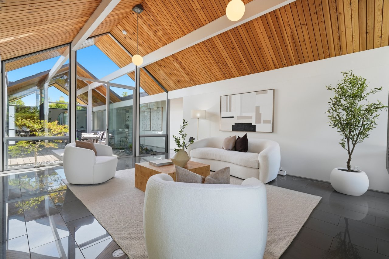 1109 Lorne WAY