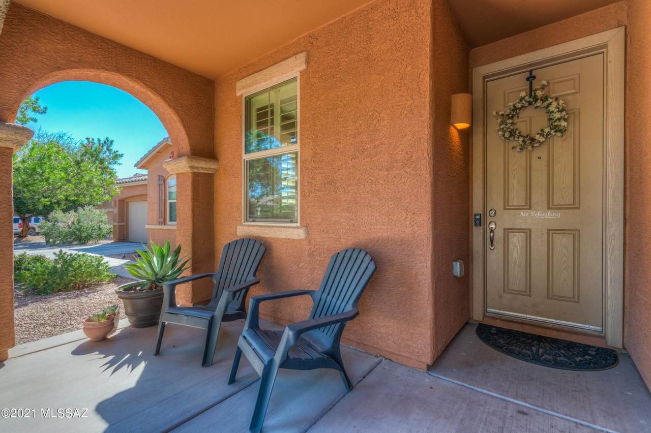 1079 W Garden Grove Dr