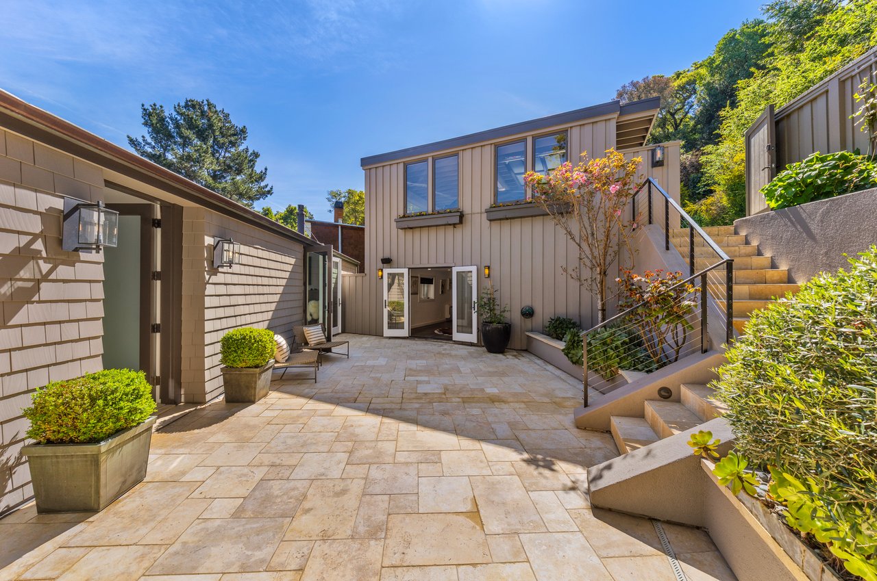 Chic and Stylish on Belvedere Island