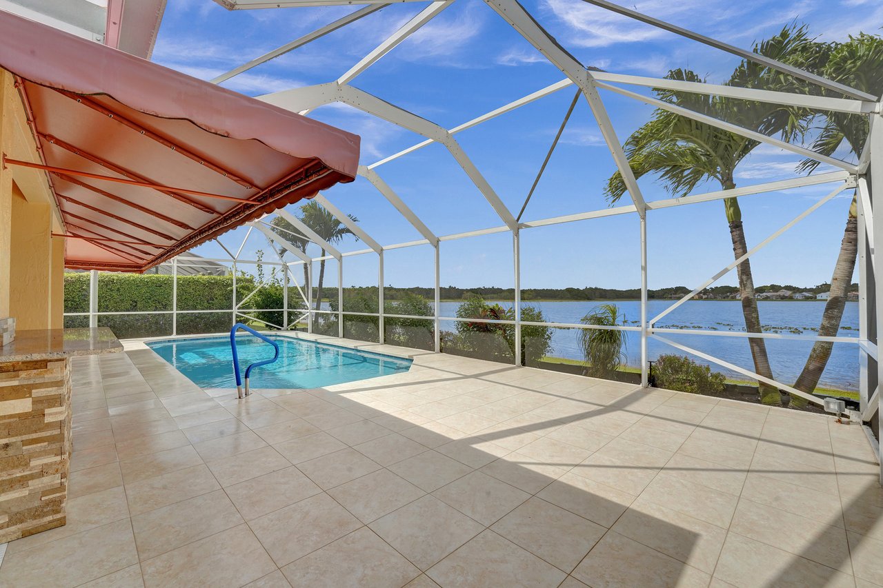 949 Crestview Cir