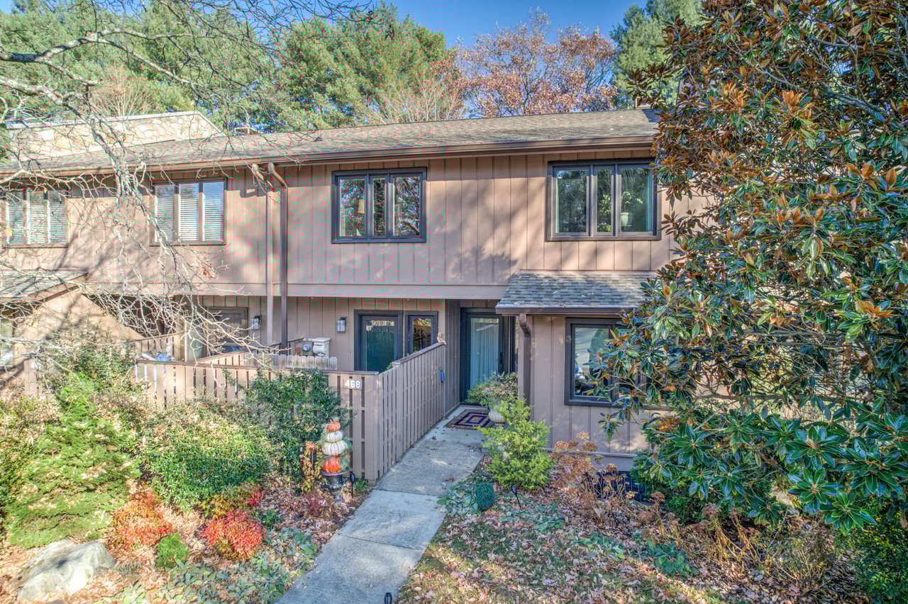 Beautiful Condo in a Private Park!