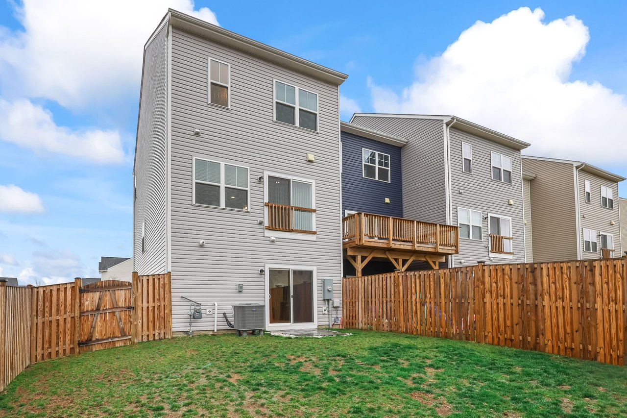 492 Parkland Dr