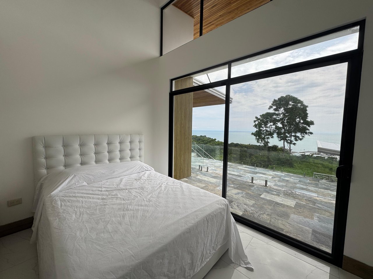Modern Elegance Meets Incomparable Views, 3BDR&3Baths Home