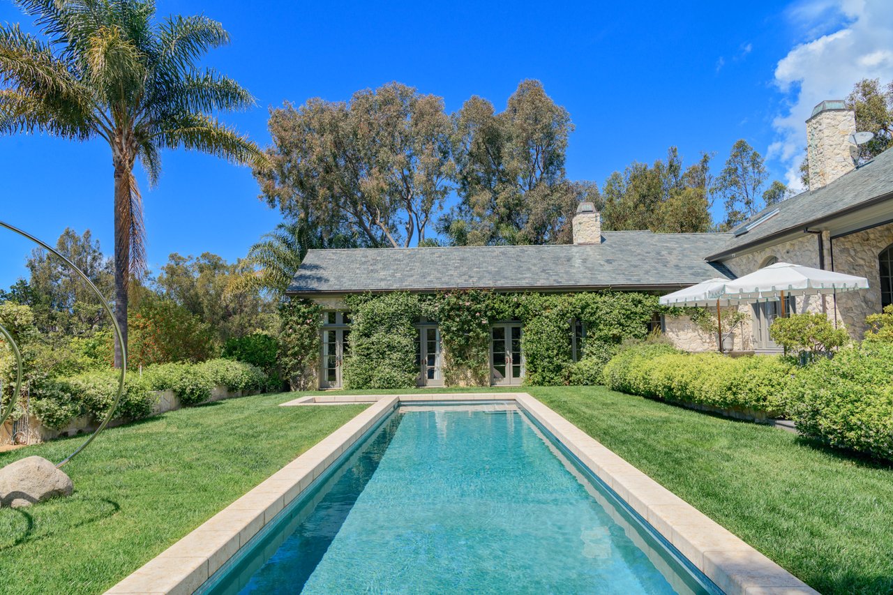 6625 Zumirez Dr