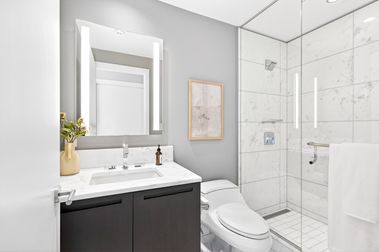 Suite 2806- 180 University Avenue