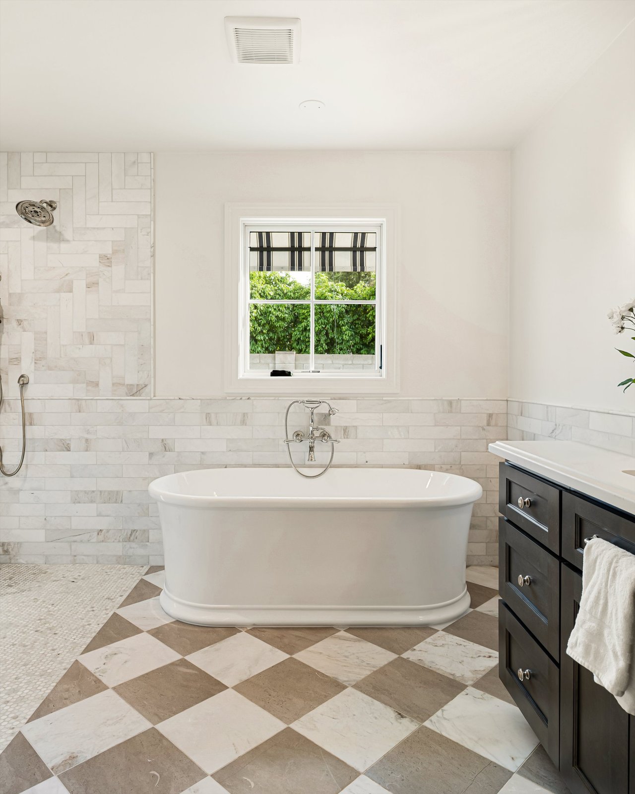 4835 E INDIANOLA Avenue