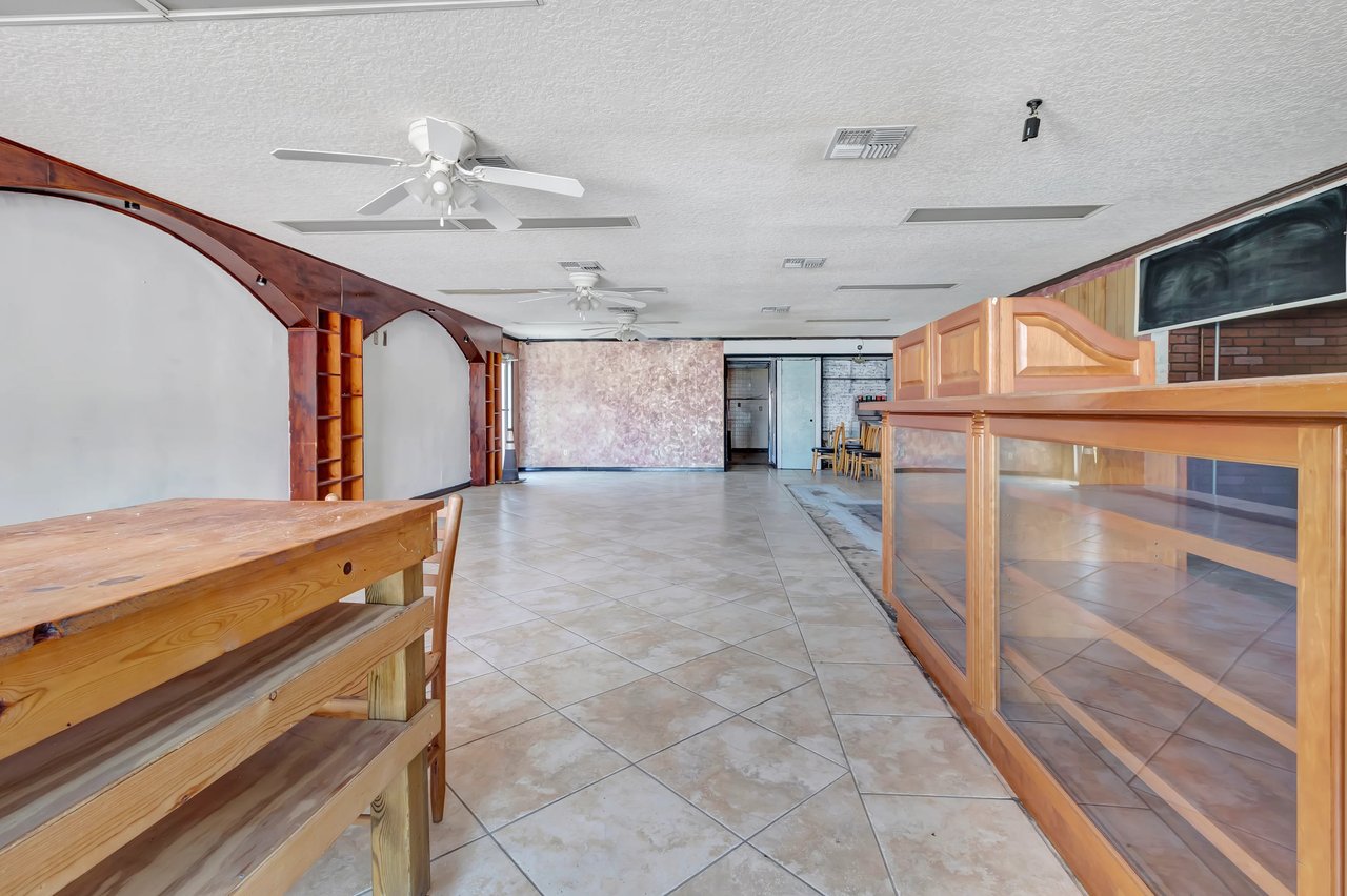 124 N Apopka Ave