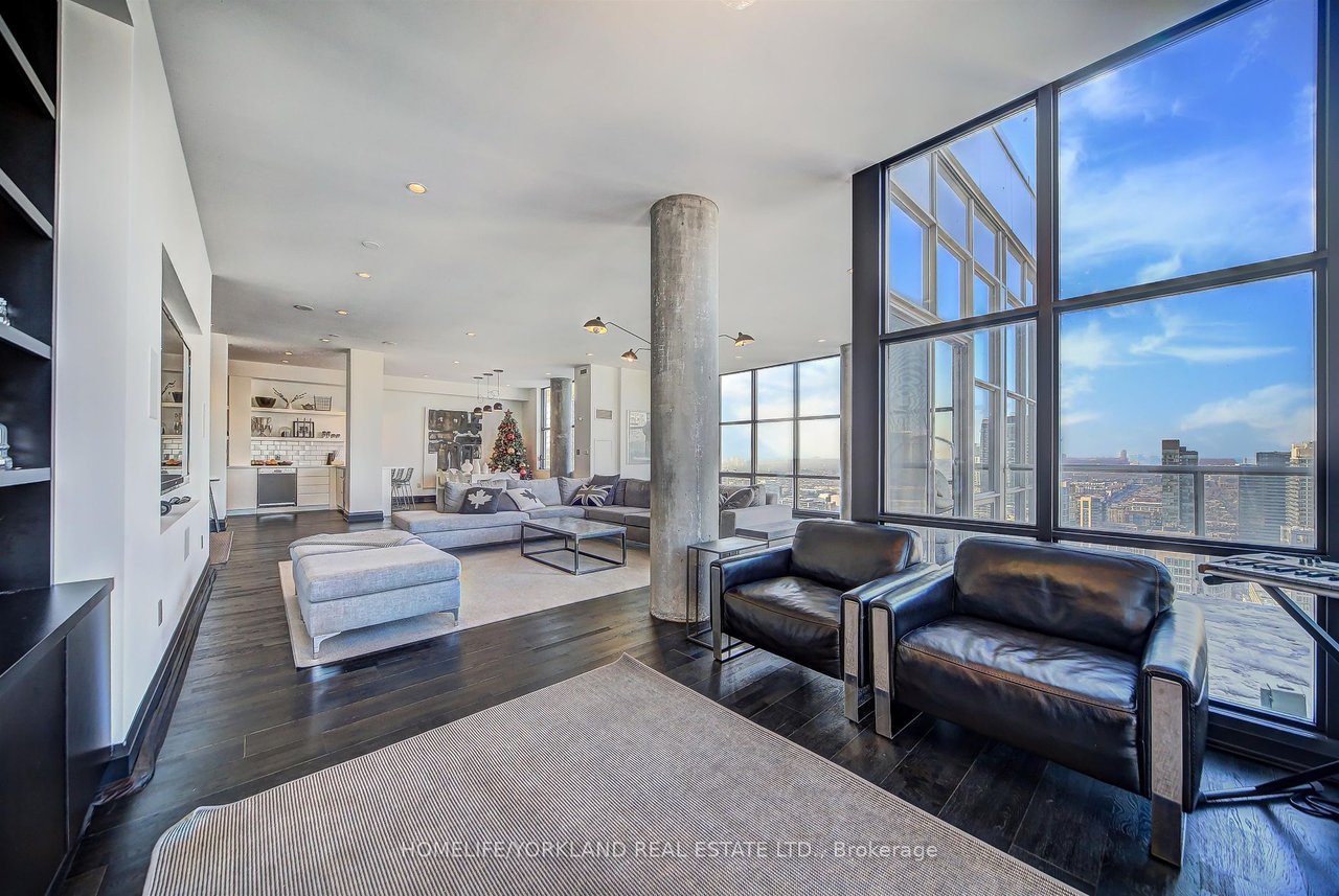 LUXURY DOWNTOWN LIVING
