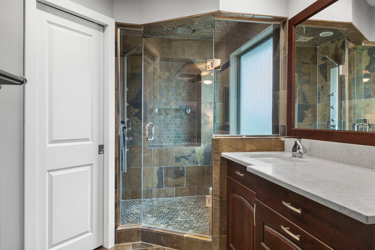7 Valley Creek Bay NW