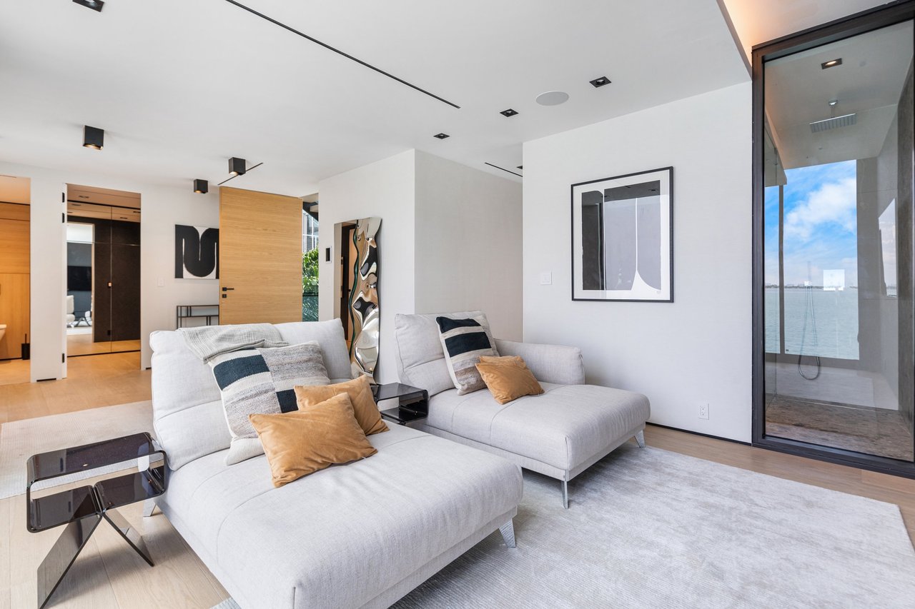 February 2025 | Sabal Development, led by Pascal Nicolai, Finalizes $20.6 Million Sale of Exquisite Venetian Island Estate