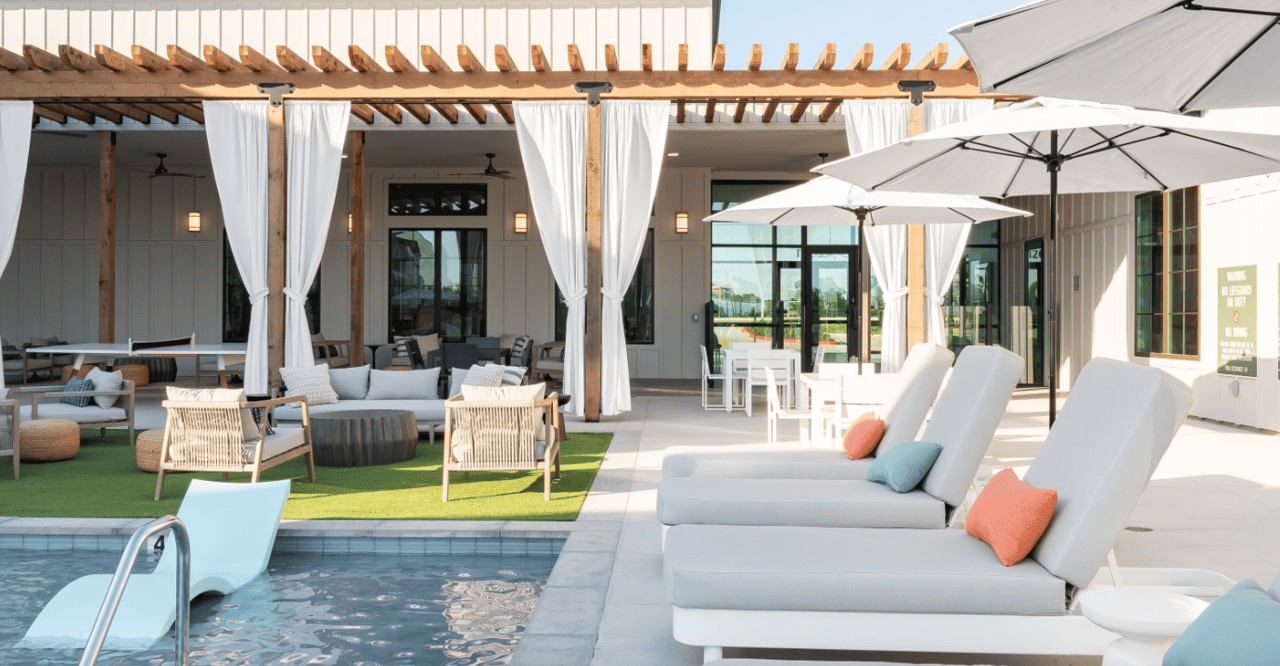 10 weeks free + $2,500 e-gift card