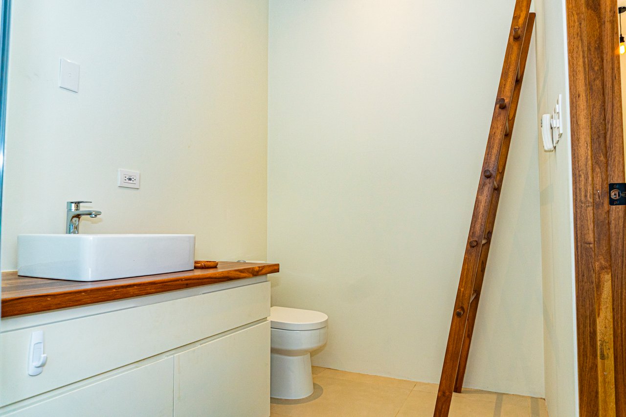 Modern Elegance Meets Tropical Lifestyle in Uvita