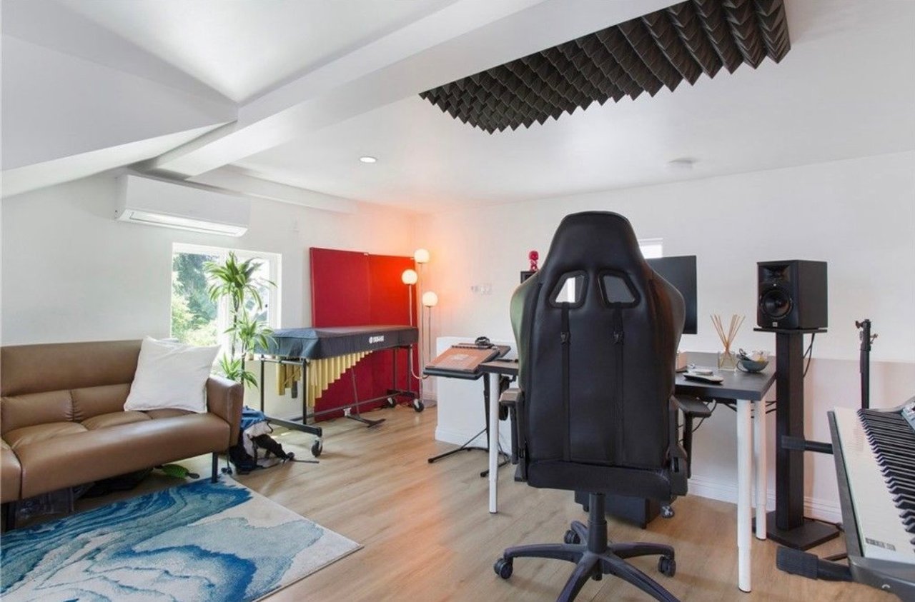 1731–1733 S New England St