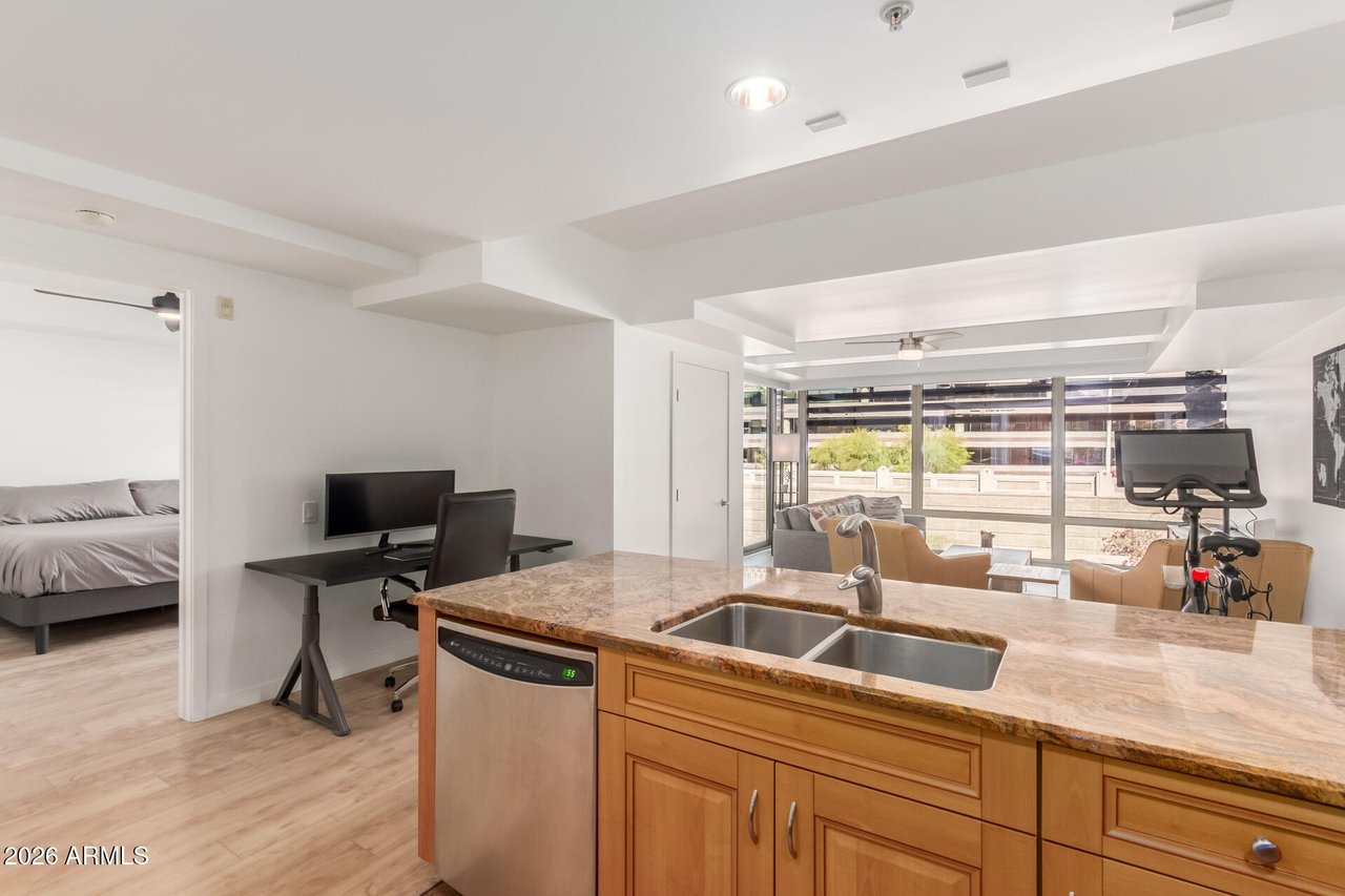 7161 E Rancho Vista Dr, #2015