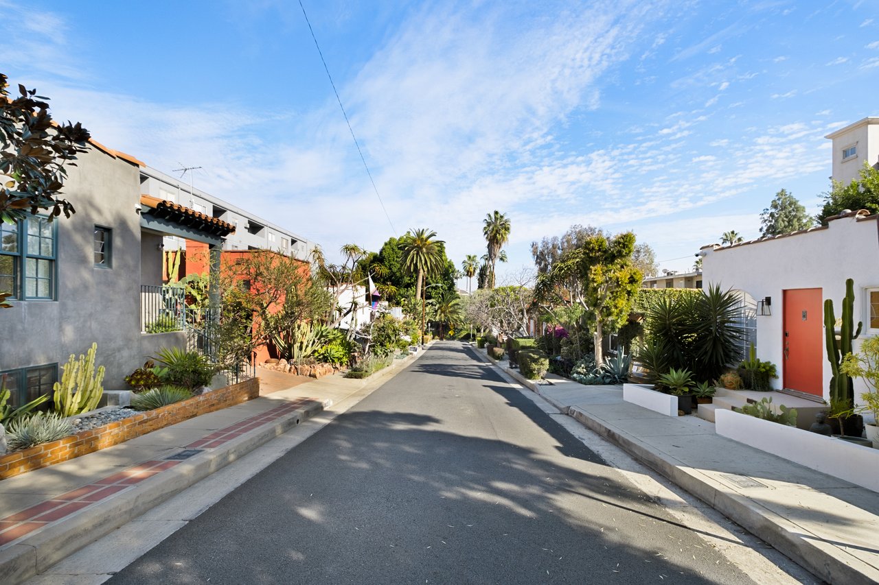 8835 Betty Way, West Hollywood