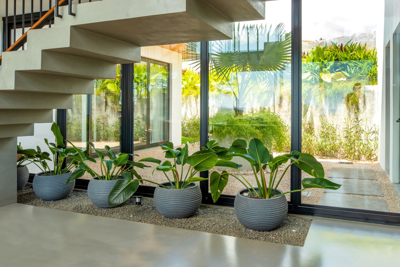 GARDEN HOUSE