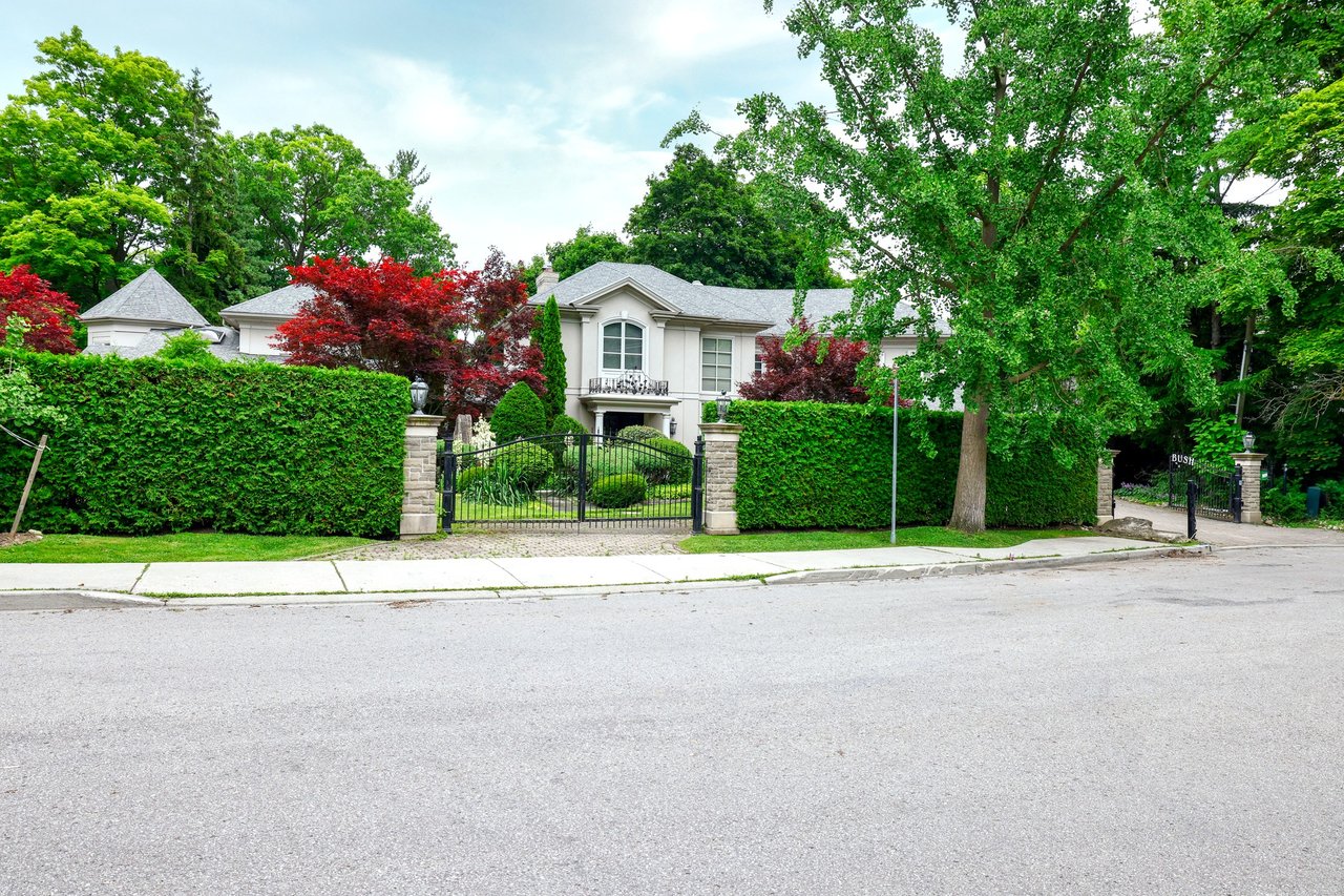 Prestigious Riverview Drive