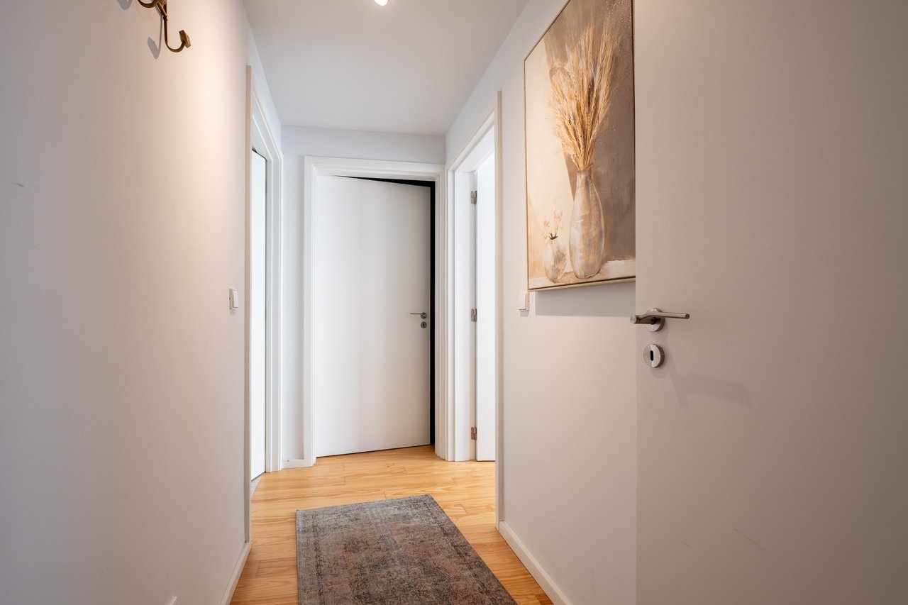Chic 2-Bedroom Apartment with AL License in Central Porto – Ideal Investment or Pied-à-Terre in Portugal’s Most Dynamic City