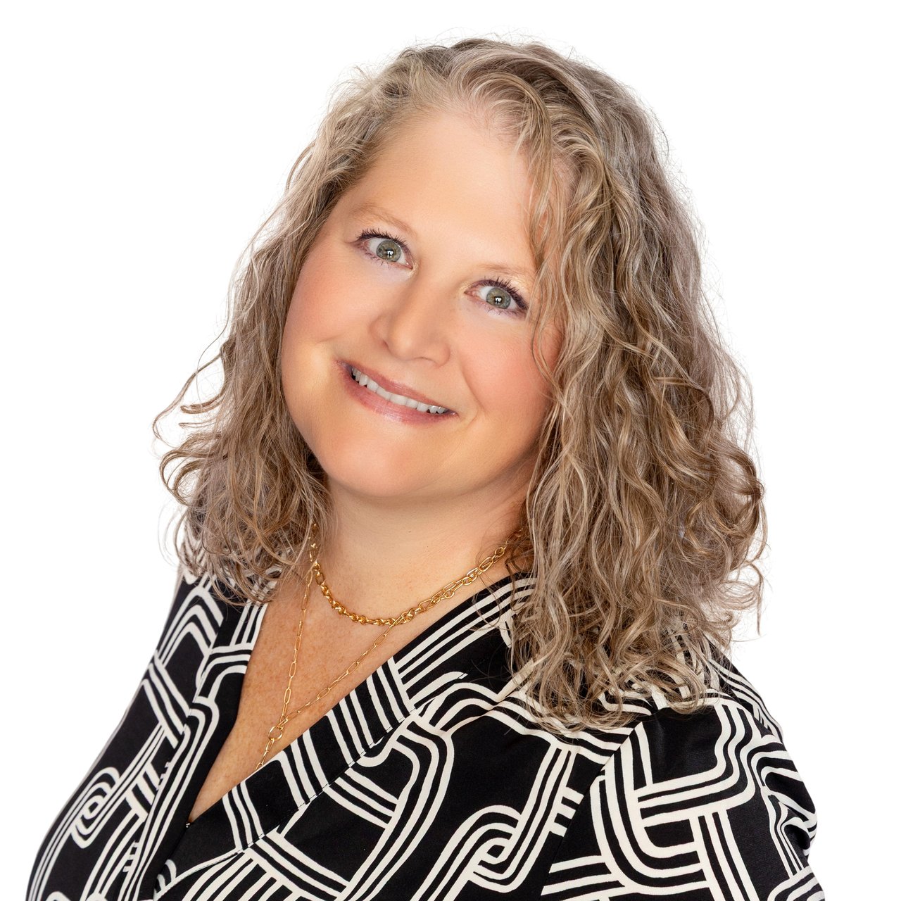 Laurie Cotton Burke, VA Real Estate Agent Headshot