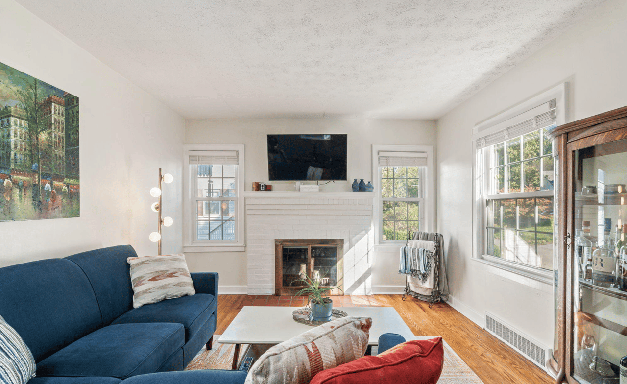 2437 Kennington Road