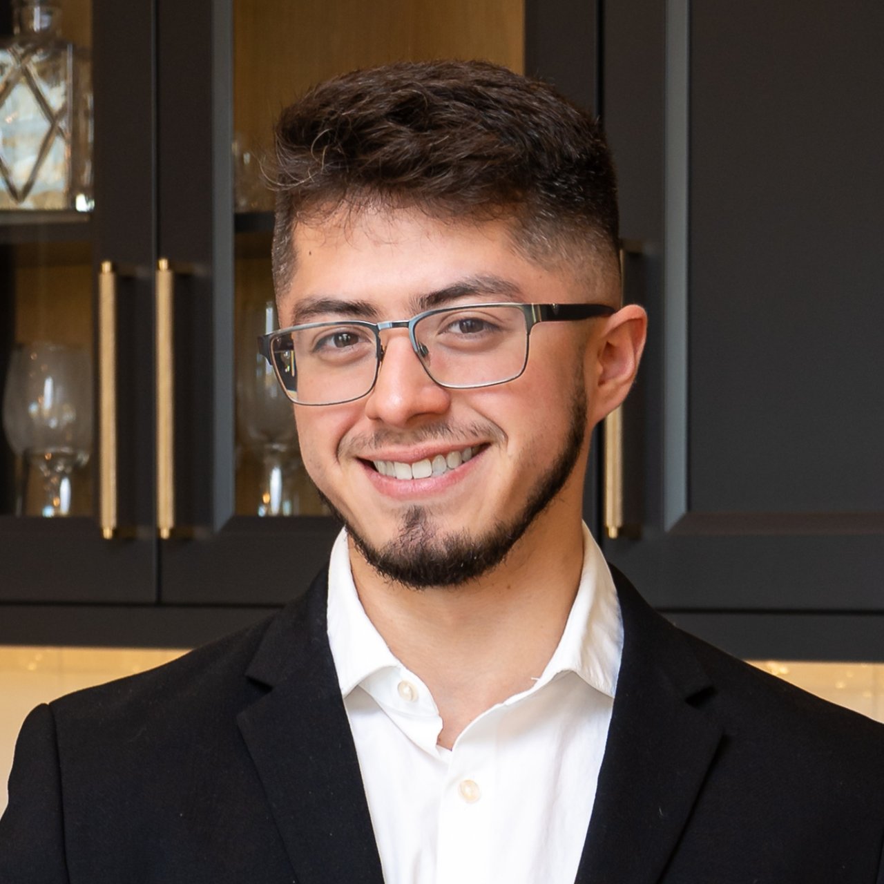 Fabian Nevarez Downers Grove, IL Real Estate Agent Headshot
