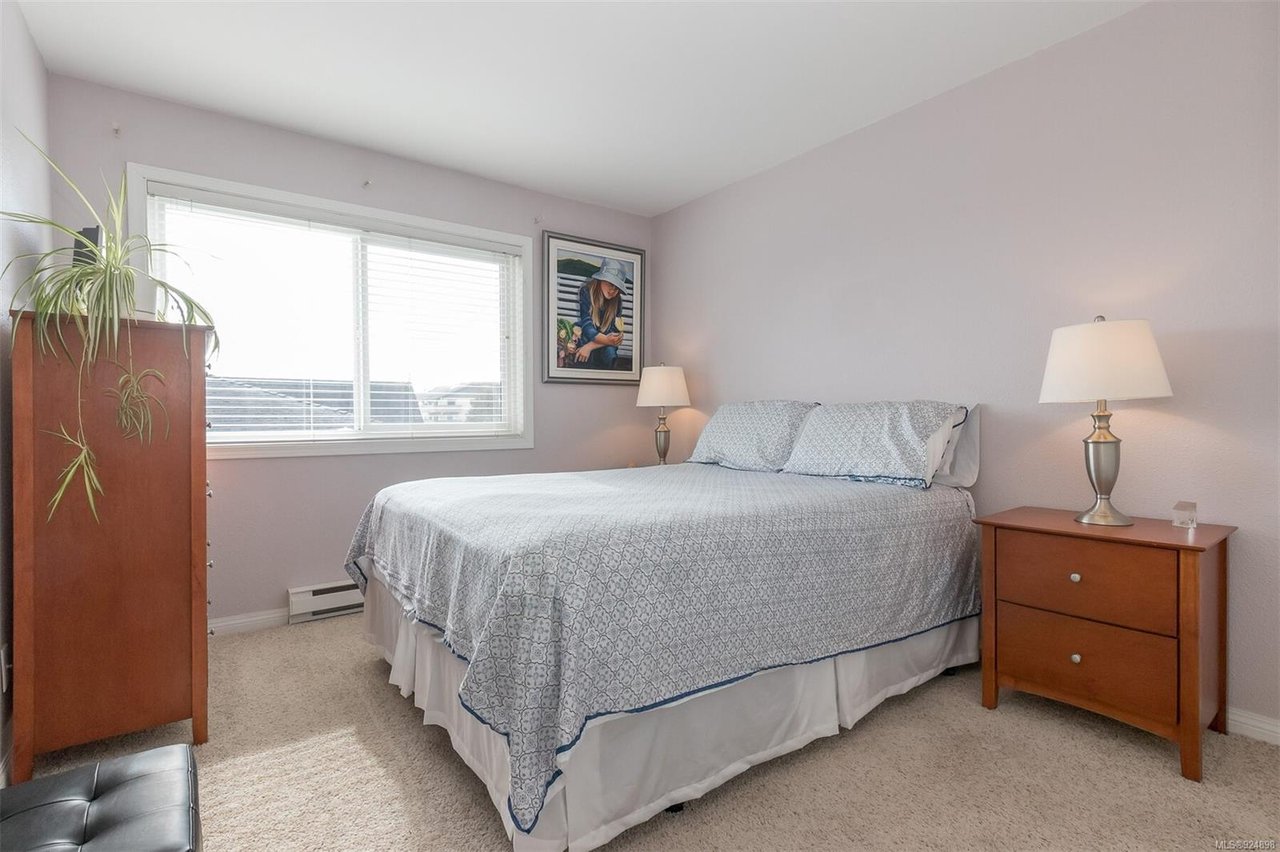 307-10160 Third St, Sidney