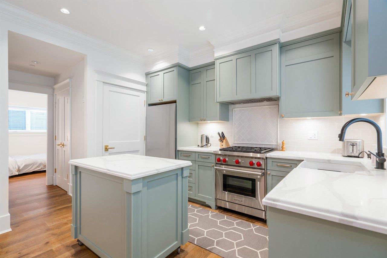 3176 Burrard St