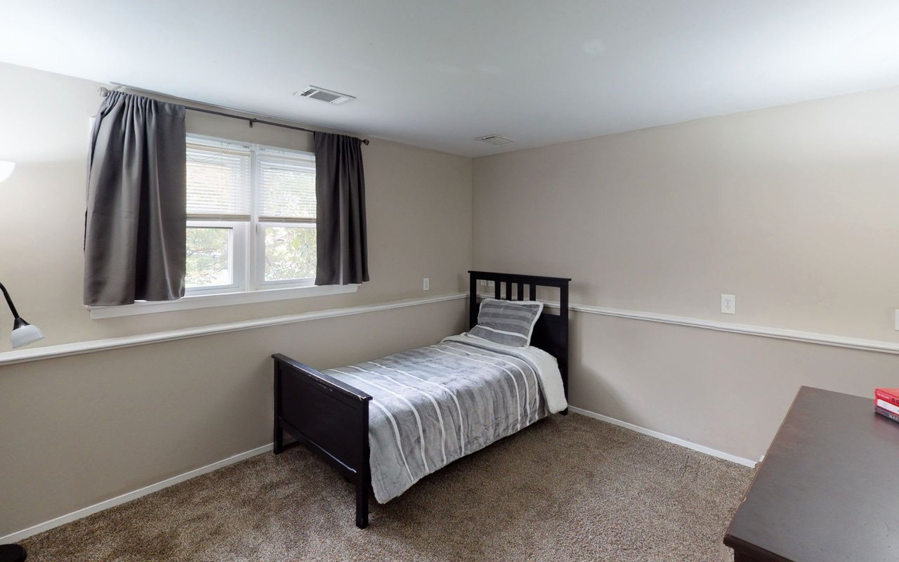 8 LANGMOORE DR