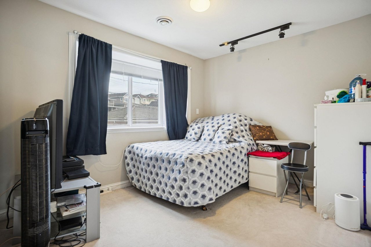 2085 Qualicum Dr