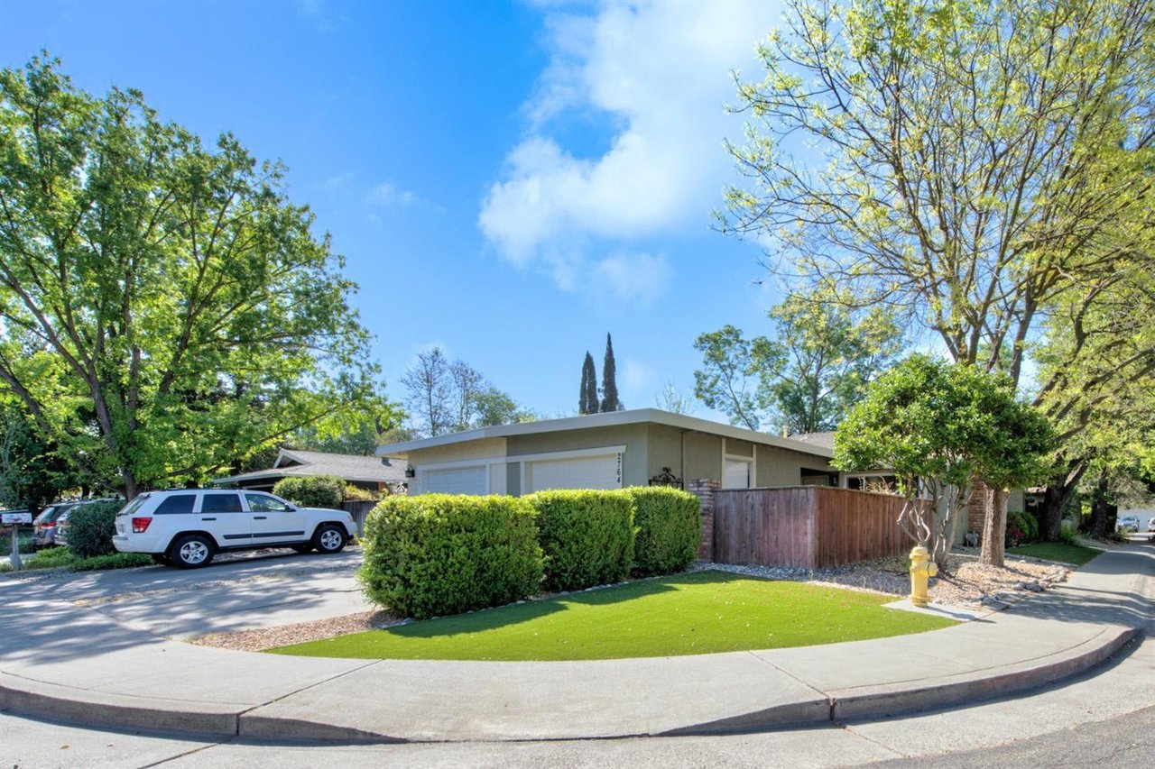 2764 Feather Place