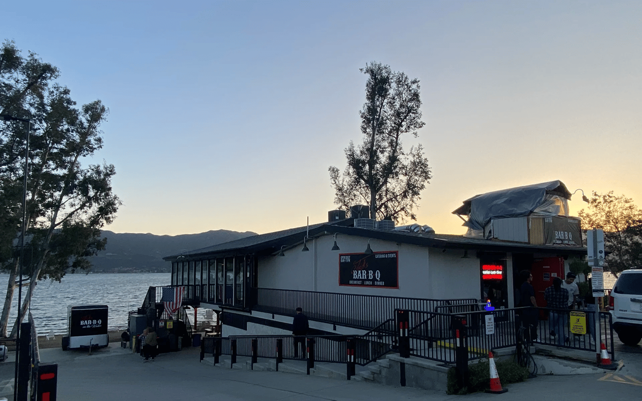 Outdoor plaza and dining area in the historic downtown district of Lake Elsinore, California.