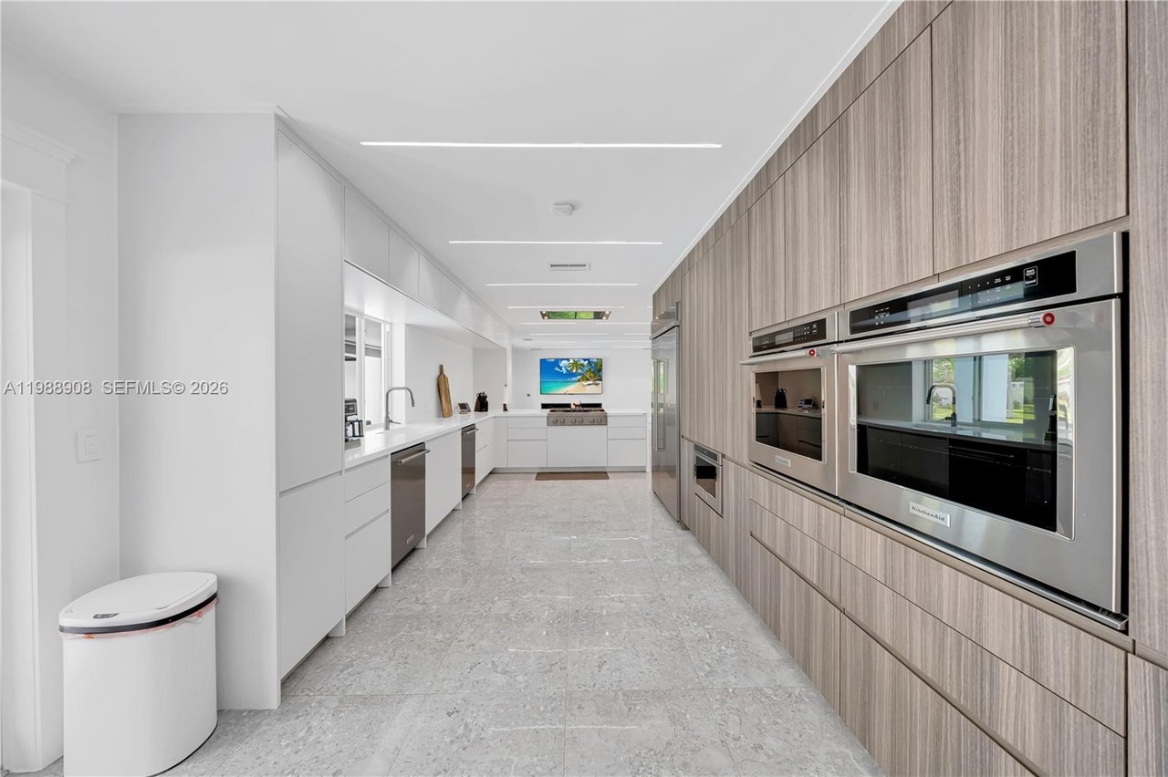 10705-sw-128-terrace-miami-home-for-sale-living-area-kitchen