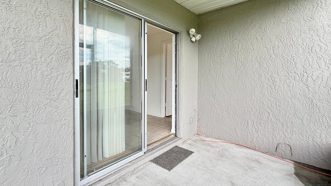 Spacious Ground-Floor Apartment for Lease in Winter Springs
