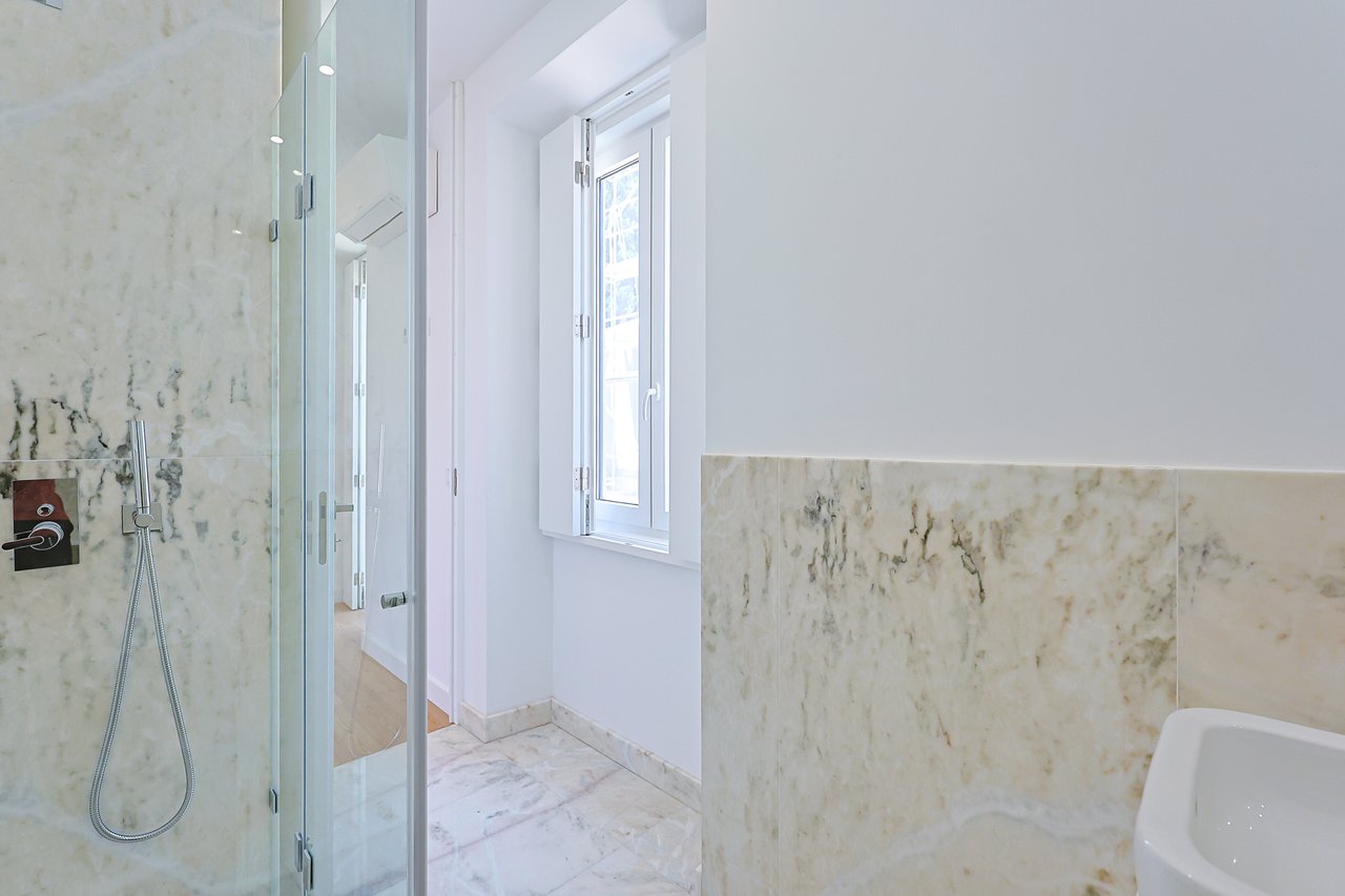 Elegant New T2 Apartment with Two Suites in Monte Estoril