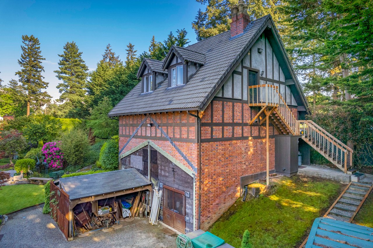 4 Thornewood Lane SW