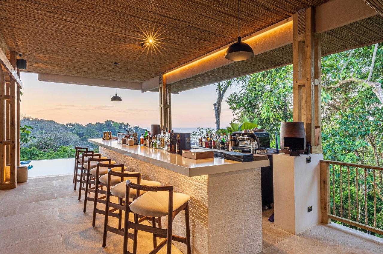 Luxury Hotel Boutique with Ocean Views | Walking distance to the beach | 13.2 Acres